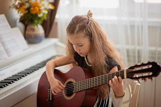 Girl with classical guitar